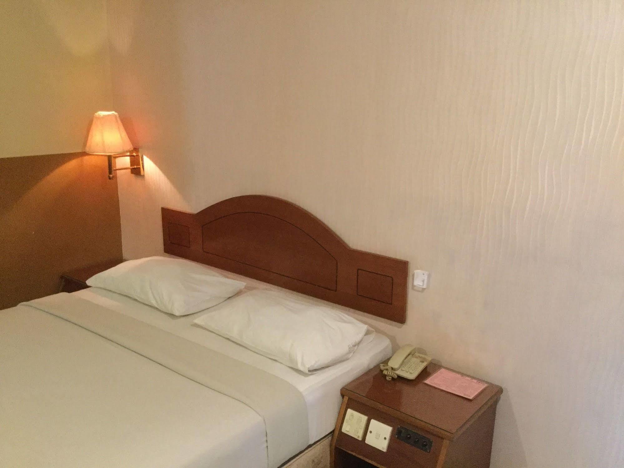 Batam Star Hotel Экстерьер фото